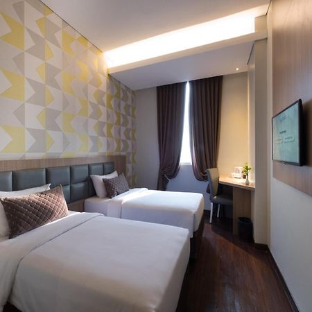 Hotel 88 Itc Fatmawati Jakarta By Wh Exterior foto