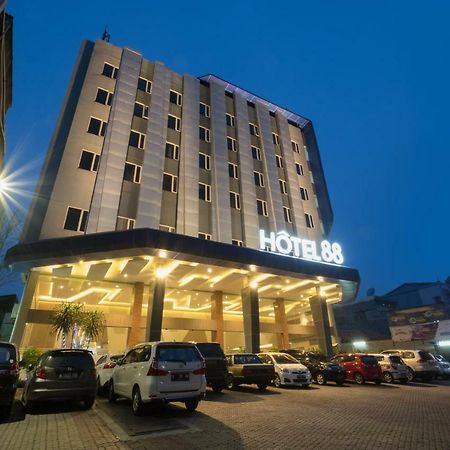 Hotel 88 Itc Fatmawati Jakarta By Wh Exterior foto