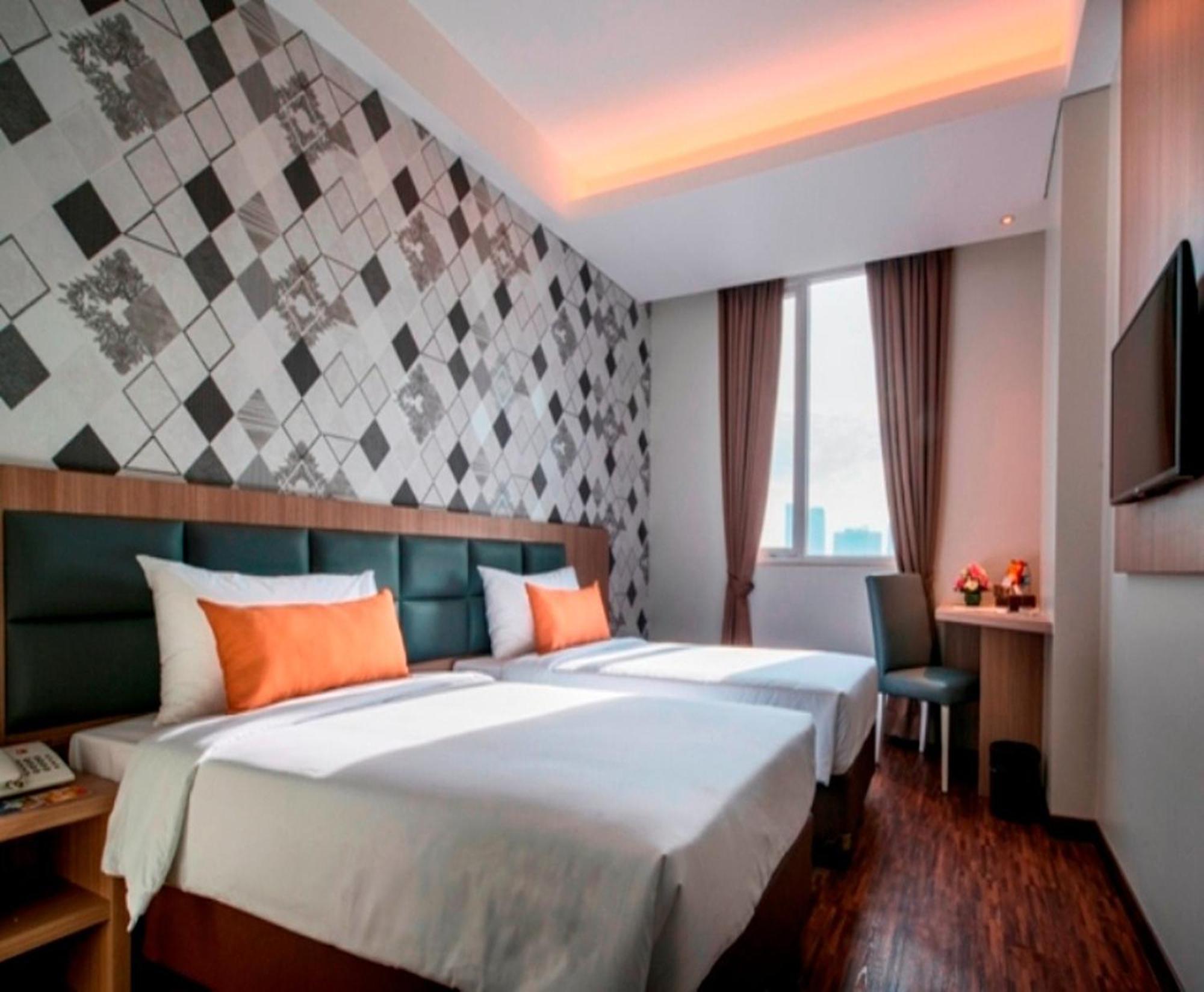 Hotel 88 Itc Fatmawati Jakarta By Wh Exterior foto