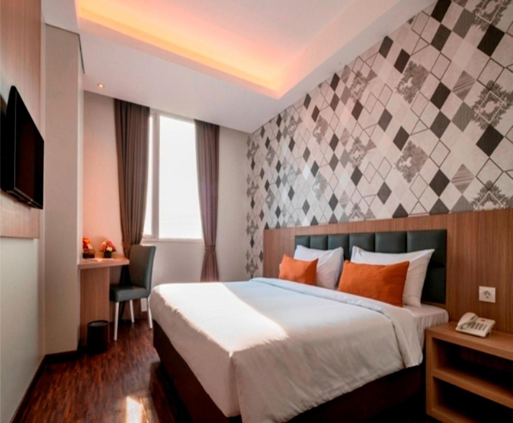 Hotel 88 Itc Fatmawati Jakarta By Wh Exterior foto