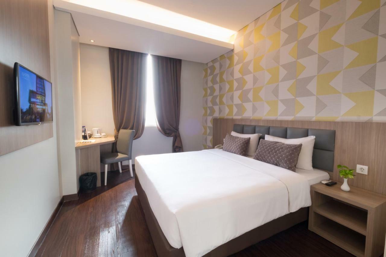 Hotel 88 Itc Fatmawati Jakarta By Wh Exterior foto
