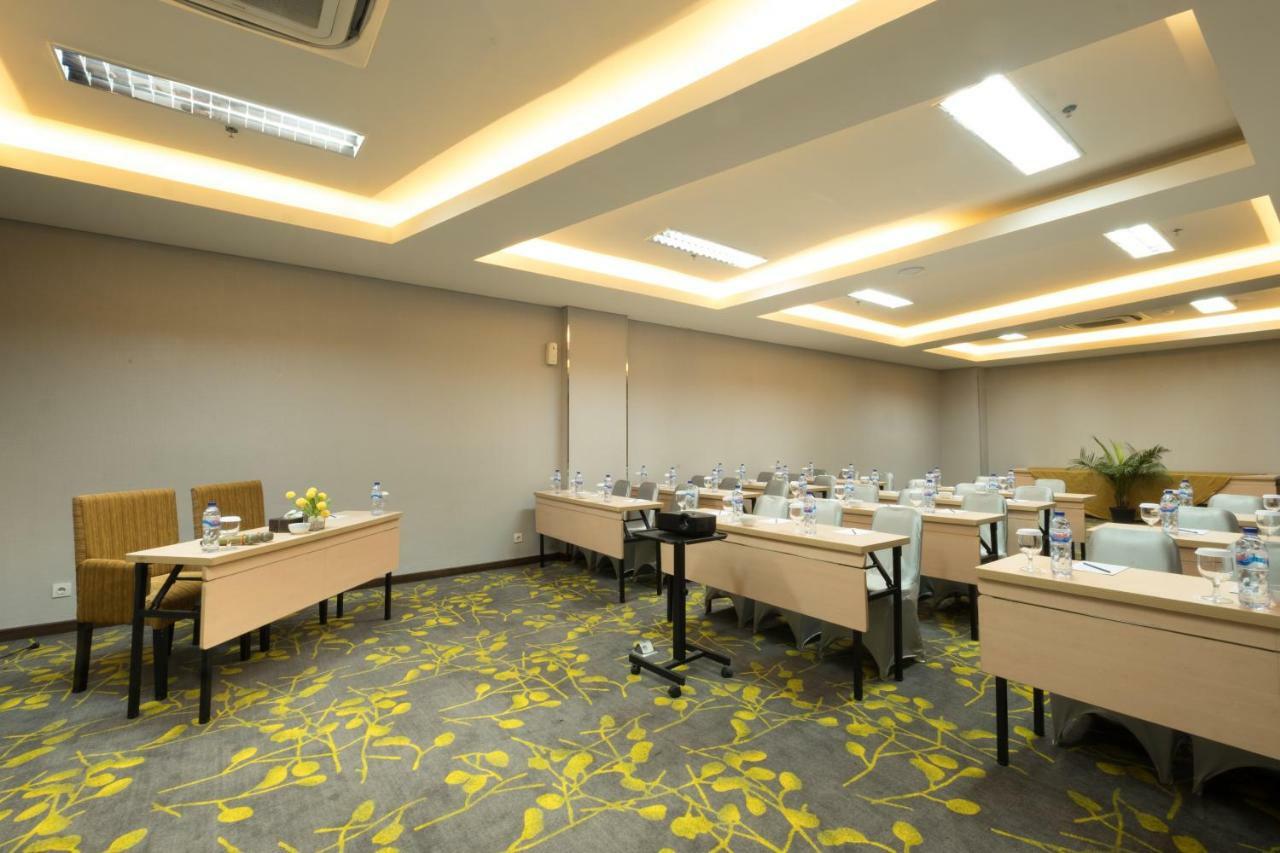 Hotel 88 Itc Fatmawati Jakarta By Wh Exterior foto