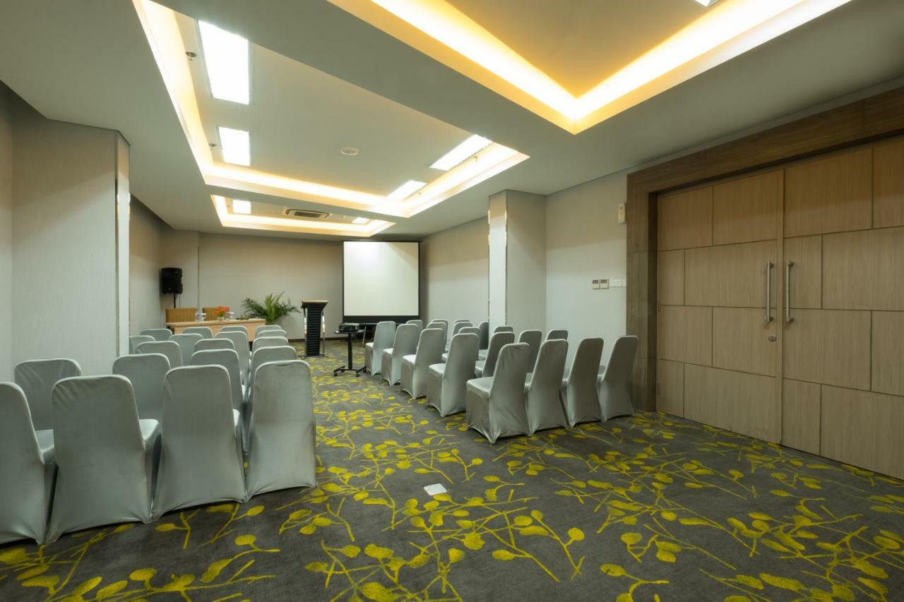 Hotel 88 Itc Fatmawati Jakarta By Wh Exterior foto